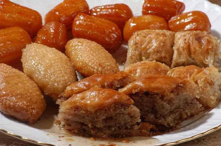 <p>Hangi tatlıyla ne kadar su içmelisiniz? </p>
