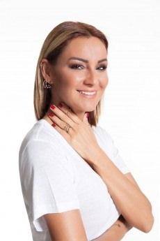 <p><strong>PINAR ALTUĞ</strong></p>
