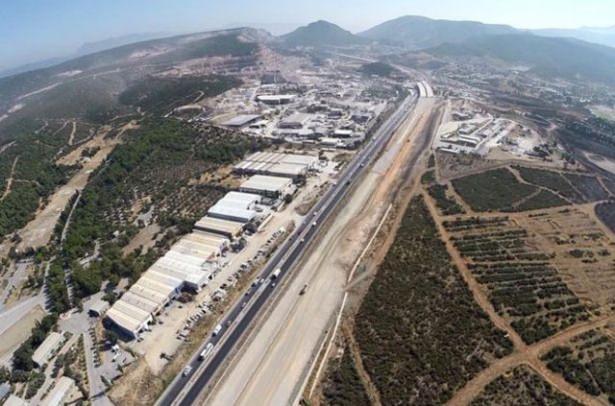 <p>Gebze – Orhangazi – Bursa – Balıkesir – İzmir Otoyolunun yapılmasıyla Edirne-Kınalı-İstanbul-Ankara Otoyolu İzmir-Aydın Otoyolu ile birleşerek Marmara Bölgesi Ege Bölgesi’ne otoyol ağıyla bağlanmış olacak.</p>
<p> </p>