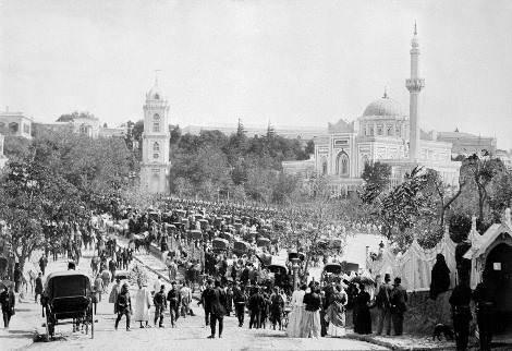 <p>Hamidiye Saat Kulesi ve Yıldız Camii Beşiktaş</p>

<p> </p>
