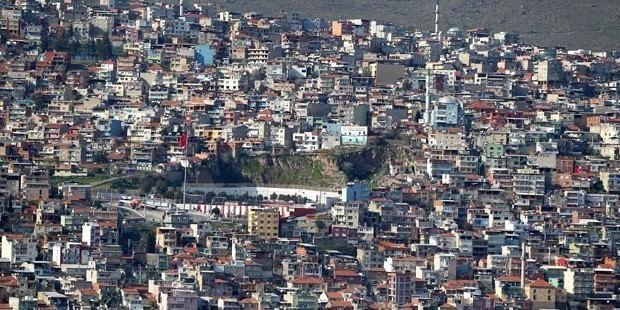 Afet riski altındaki alanların 20 yıllık süreçte dönüştürüleceği uzun soluklu proje, 33 ilde aynı anda başlatılacak.