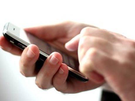 3- CEVAPSIZ ÇAĞRILARA DİKKAT...   Dünyanın farklı yerlerinde kurulan sahte çağrı merkezlerinden vatandaşların telefonlarına gelen çağrılar, kabul edilmesi veya geri aranılması durumunda yüksek faturalara neden olabiliyor. +393 ve +359 kodları ile başlayanlar başta olmak üzere, bu numaralar geri aradığınız zaman hattınız özel hatların tarifesi ile ücretlendiriliyor. Bu dolandırıcılar sürekli yeni yöntemler deneyerek vatandaşlarıdolandırmaya devam ediyor. Yeni bir dolandırıcılık yöntemi olan bu yöntem ile telefonunuz bir kez çalıyor ve kapanıyor. Siz cevapsız çağrıyı gördüğünüzde numarayı geri arıyorsunuz. Bu tuzağa düşmemek için, tanımadığınız bir numaradan size cevapsız çağrı gelirse sakın geri aramayın. Merak sonrası altından kalkamayacağınız bir fatura ile karşı karşıya kalabilirsiniz.