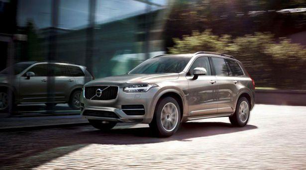 <p><strong>Volvo </strong><br />
Güvenlik önlemleriyle dikkatleri üzerine çeken Volvo XC90, Paris’te ilk kez meraklılarla buluşacak.</p>
