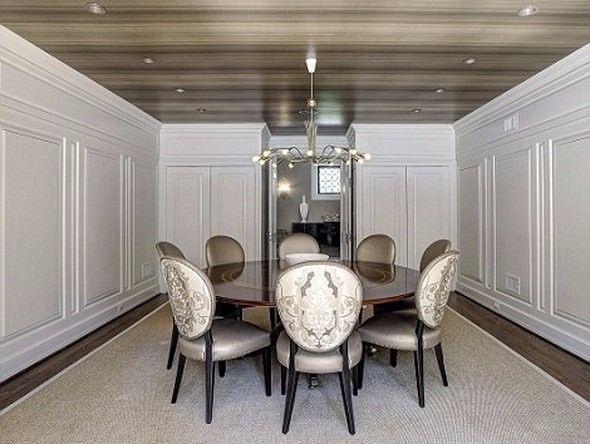 <p>Obama, Mayıs ayında 9 yatak odası, bir egzersiz odası ve 8 banyosu bulunan evi iki yıl &ouml;nce 5.3 milyon dolara satın aldı.</p>

<p>&nbsp;</p>
