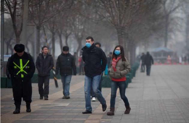 20 milyon n&uuml;fuslu başkentte hava kirliliği, haftasonu insan sağlığını tehdit edecek seviyeye ulaştı. 