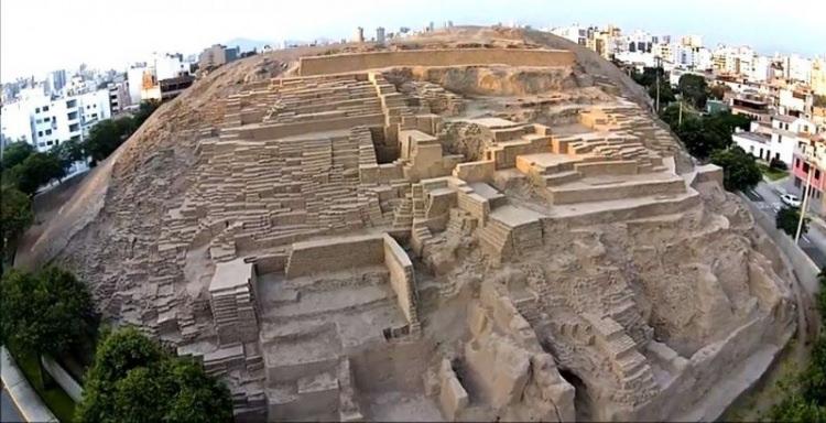 <p>Huaca Pucllana kazısının başkanı arkeolog Isabel Flores, Bunlar Ichma kültürüne dair bulduğumuz ilk mezarlar.</p>
<p> </p>