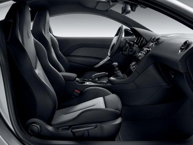 <p>Litre başına 160 HP’den fazşa güç üreten bir motora sahip olmasına karşın Peugeot RCZ R’ın karbondioksit salımının 155 g/km olduğu belirtiliyor.</p>