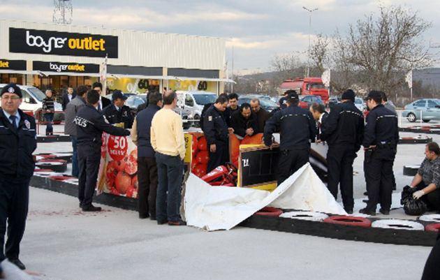 Avukatının olay yerinde inceleme yaptığını ve bilirkişi raporunu beklediklerini dile getiren Erdoğan, kızının ölümünde, pistin işletmeciliğini yapan kişilerin ihmali olduğunu öne sürdü.