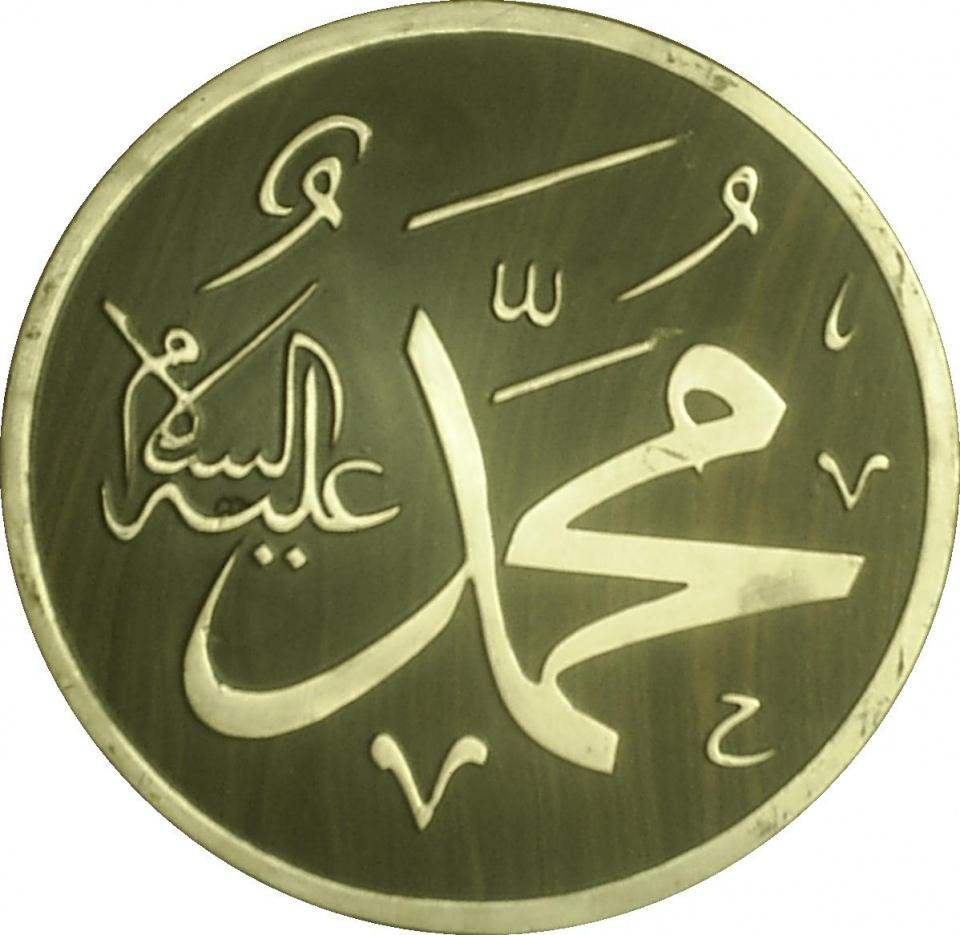<p>Büyük başlı ve hilâl kaşlıydı.</p>
<p> </p>