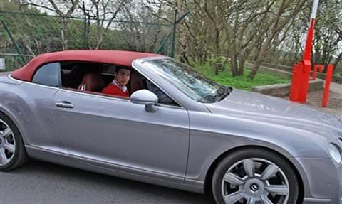 <p>Cristiano Ronaldo - Bentley Continental</p>
<p> </p>