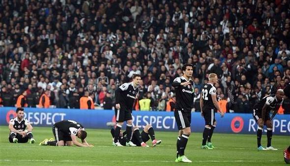 <p>Beşiktaş Mitrovic'in penaltıyı kaçırması ardından da Lyon kaptanı Gonalons'un gol vuruşuyla futbolcuar adeta saha içinde çöktü</p>