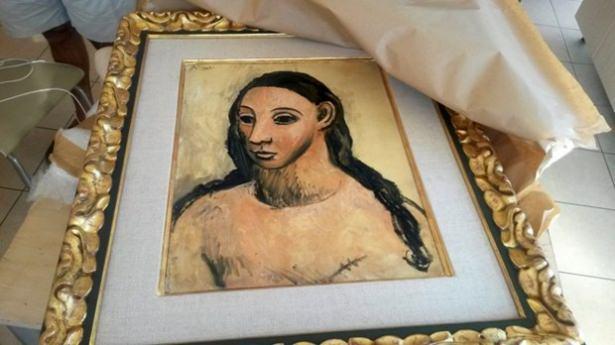 <p>Ünlü ressam Pablo Picasso'nun 26 milyon 200 bin euro değerindeki "Genç kadının başı" adlı yağlı boya tablosu, Fransa'nın Korsika adasından İspanya'nın başkenti Madrid'e getirildi.</p>
