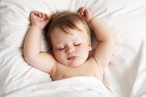 <p>Doğumdan itibaren hızlı bir gelişim gösteren bebekler, özellikle REM uykuda rüya görürler. </p>
