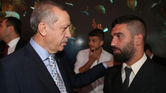 <p><strong>-Futbolcu olmasaydın ne olurdun?</strong></p>

<p>“Çocukken pilot olmayı çok istiyordum. Bir de siyasetçi olmak istiyordum. (Gülüyor) Kalbimdekini söylerim her zaman. Bu da böyle benim için.”</p>
