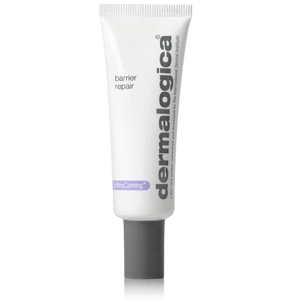<p><strong>Dermalogıca </strong></p>

<p><strong>Barrier Repair</strong>; çevresel, hormonal faktörler, kozmetikler ve stresten etkilenen cilt hassasiyetine çözüm sunar ve rahatlatır.</p>
