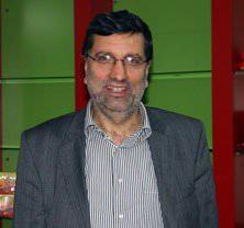<p><strong>EMEĞİYLE KAZANDIKLARINI DA KAYBETTİ </strong></p>
<p>Samsun’da 17 yıl önce Milli Piyango’dan büyük ikramiye Kazanan Süleyman Orhan (52), ikramiyeyle birlikte kendi emeği ile kazandıklarını da kaybettiğini söyledi.<br />
Orhan, 1993 yılında pastahane sahibiyken, iş yerinin önünden geçen piyangocunun ısrarıyla aldığı bilete 2 milyar TL çıktığını söyledi.<br />
Bu süreçte erkek kardeşini ve yeğenini trafik kazasında kaybettiğini ifade eden Orhan, şunları söyledi: "Benim düzenim vardı, kardeşim vardı, huzurum vardı. 2 milyar geldi her şeyimizi aldı gitti..</p>