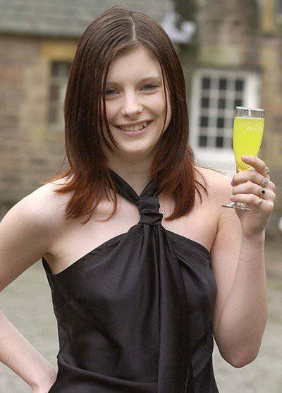 <p>Callie Rogers, 19 yaşındayken piyangodan 250 bin sterlin (690 bin lira) kazandığında çok mutlu gözüküyordu.</p>

<p> </p>
