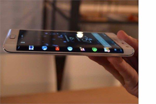 <p><strong>11 - Samsung Galaxy Note Edge</strong><br />
Fiyatı yaklaşık 950 dolar.</p>