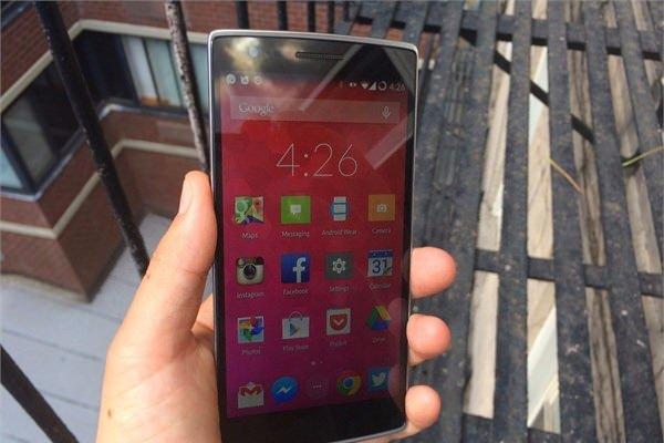 <p><strong>8 - OnePlus One</strong><br />
Fiyatı 300 dolar.</p>
