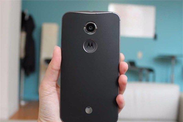 <p><strong>7 - Moto X</strong><br />
Fiyatı yaklaşık 500 dolar.</p>
