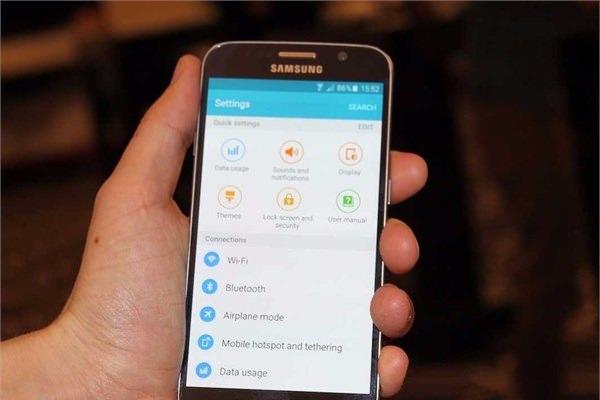 <p><strong>3 - Samsung Galaxy S6</strong><br />
Fiyatı 650 dolardan başlıyor.</p>
