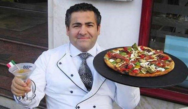 <p><strong>Pizza Royale 007-4 bin 200 dolar</strong></p>

<p>Pizza Royale,DomPerignon şampanyaya batırılmış İskoç somon füme, havyar, eski balzamik sirke, geyik eti madalyondan oluşuyor. Bunlara ek olarak 24 ayar altınla süsleniyor.</p>
