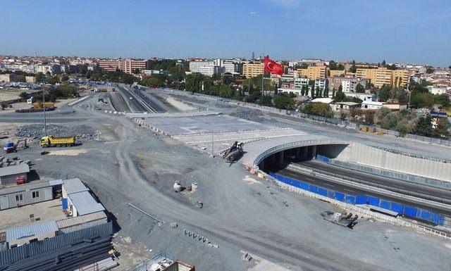 <p>Proje kapsamında, Kazlıçeşme 'U Dönüş' yapısı tamamlanırken, Yenikapı ve Samatya alt geçitlerinin imalatı ve diğer yol işlerinde son aşamaya gelindi.</p>

<p> </p>
