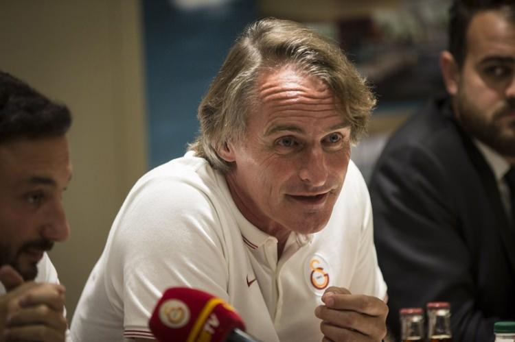 <p><strong>BRUMA MUTLAKA KALSIN</strong></p>
<p>Mevcut kadroyu da masaya yatıran Riekerink, kanatlara takviye istemedi.</p>