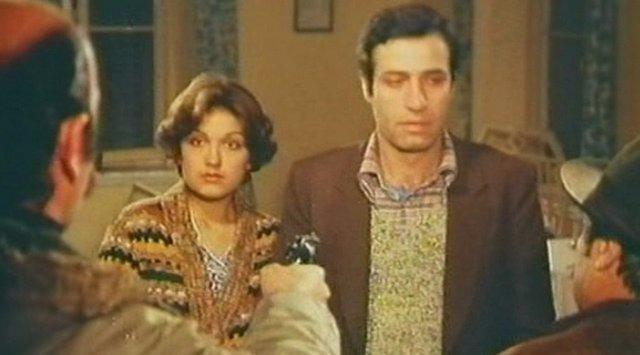 <p>En son, 1977 yılında 'Aslan Bacanak' filminde rol alan Gölgen Bengü, sinemadan koparak akademik kariyerine ağırlık verdi.</p>

<p> </p>

<ul>
</ul>

<ul>
</ul>
