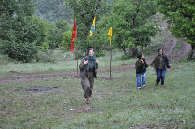 <p>Teröristlerin şemşiye ve ıslak battaniye gibi metodlarla heronların kapsama alanından çıktığı askeri kaynaklar tarafından da doğrulandı.</p>