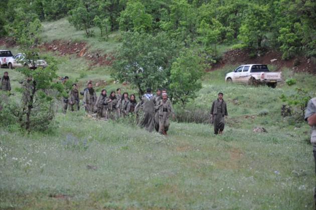 <p>Ayrıca heronların, odaklamayla sadece 150 metrelik bir alanının görüntüsünü aldığı öğrenildi. Isıya duyarlı “zoom”lama yapan heronları gören teröristlerin, şemsiye ve ıslak battaniye kullanarak ve hareketsiz kalarak, heronları tesirsiz kıldığı belirtildi.</p>