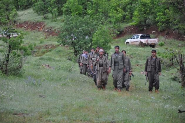 <p>Hareket olmayınca TSK unsurları tarafından muhtemel terörist bölgesine yapılan heron taramalarında, ısının bölgede ısınan taşlardan da gelebileceği yanılgısına düşebileceği belirtildi.</p>