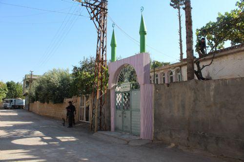 <p><strong>Mardin'in Nusaybin ilçesinde terör örgütü PKK yandaşları tarafından örgüt merkezi gibi kullanıldığı belirlenen camide çok sayı mühimmat ve örgütsel doküman ele geçirildi. </strong></p>

<p> </p>
