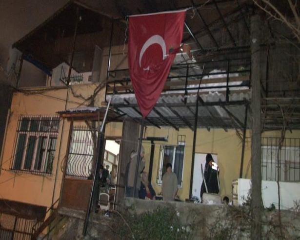 <p>* Şırnak / Silopi’de, Irak Kuzeyi barınma alanlarından kaçan yedi bölücü terör örgümensubu terörist güvenlik güçlerine teslim olmuştur.</p>
<p> </p>