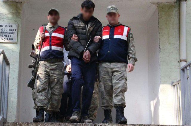 <p>Teröristlerden Mesut C, ifadesinde terör örgütü PKK'ya 2005'te katıldığını, önce İran, ardından da Irak'taki Hakurk, Metina ve Gare kamplarında bulunduğunu söyledi.</p>
<p> </p>