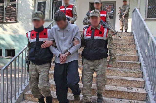 <p>Terör örgütü mensubu Mesut C, PYD yönetiminin PKK'ya destek için özellikle keskin nişancı eğitimi almış kişileri Türkiye'ye gönderdiğine dikkati çekti.</p>
<p> </p>