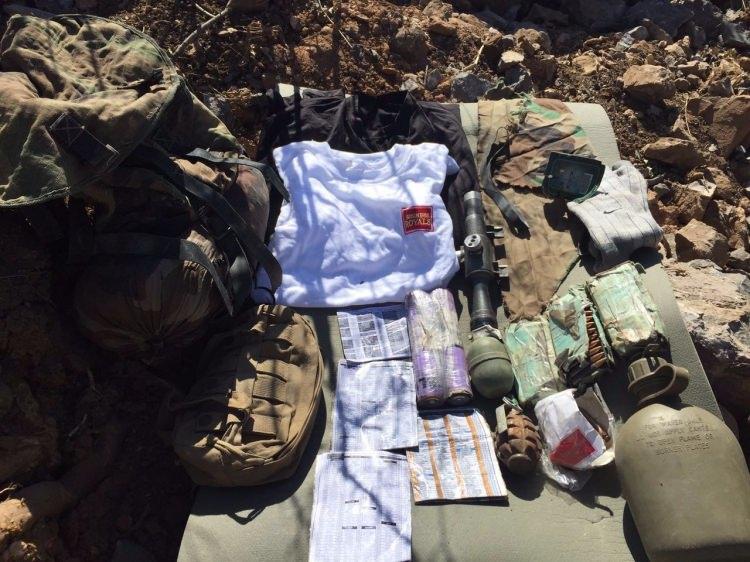 <p>Hakkari'nin Çukurca'da komando birliklerinin 'baskın' şeklindeki hava destekli operasyonunda PKK'lılar silah ve teçhizatlarını bırakarak Kuzey Irak'a kaçtığı öğrenildi. </p>
<p> </p>