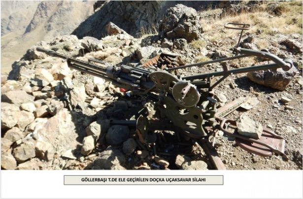<p><strong>‘ŞEHİT YARBAY İLKER ÇELİKCAN OPERASYONU’ İLE BÖLGE PKK’YA MEZAR OLDU</strong></p>
<p>PKK’lı teröristlerin kendilerine kale olarak gördükleri bölge, 27 Eylül 2015 tarihinde başlayan ve genel anlamda 5 Kasım 2015 tarihinde sonuçlanan ‘Şehit P.Kur.Yb.İlker Çelikcan Operasyonu’ ile adeta PKK terör örgütüne mezar oldu. Yapılan operasyonlarda dağlar ve vadiler didik didik arandı, teröristlerin çıkılamaz dedikleri bölgelere adım atıldı, teröristlerin kullandıkları mevziler, sığınaklar ve mağaralar teker teker kullanılamaz hale getirildi.</p>