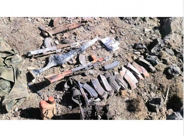 <p><strong>119 PKK’LI TERÖRİST ÖLÜ OLARAK ELE GEÇİRİLDİ</strong></p>
<p>Türk Hava Kuvvetleri’nin de müşterek olarak katıldığı harekatta, 119 PKK’lı terörist ölü olarak ele geçirildi. Yürütülen hava ve kara operasyonlarında etkisiz hale getirilen daha çok sayıda teröriste de bölgenin coğrafi koşulları ve hava şartları nedeniyle ulaşılamadı. PKK’lı teröristlerin yollara tuzakladıkları çok sayıda El Yapımı Patlayıcı ve bunların yapımında kullanılan çok miktarda malzeme, değişik türde patlayıcılar ve helikopterlere ateş ettikleri 5 Doçka Uçaksavar silahı başta olmak üzere toplam 39 ağır silah ve bu silahlara ait on binlerce mühimmat ele geçirildi. Yer yer ağır çatışmaların yaşandığı operasyonlarda, 6 asker şehit oldu.</p>