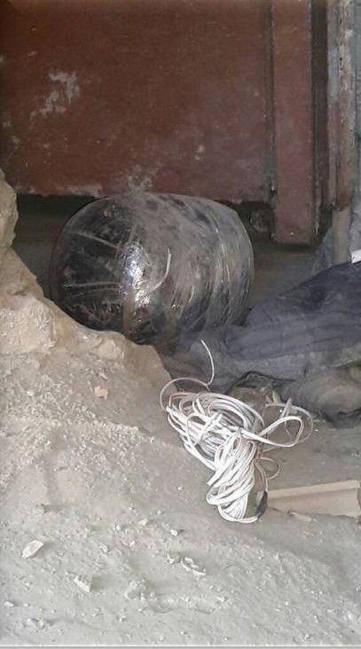<p> Bunların yanı sıra tespit edilen teröristlerin kendi aralarında haberleşme maksadıyla kullandıkları diyafon tertibatı kullanılamaz hale getirildi.</p>
<p> </p>