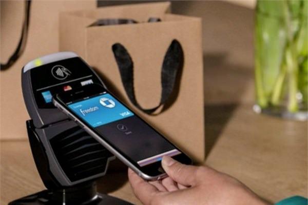 <p><strong>Apple Pay</strong><br />
Apple'ın ödeme sistemi bu yıl kredi kartlarının ileride kullanılmaz hale gelebileceğinin ilk işaretini verdi.</p>
