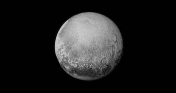<p>"New Horizons" tarafından çekilen fotoğraflar, ayrıca Plüton'un en büyük uydusu Charon'da derin vadilerin bulunduğunu gösteriyor. </p>
