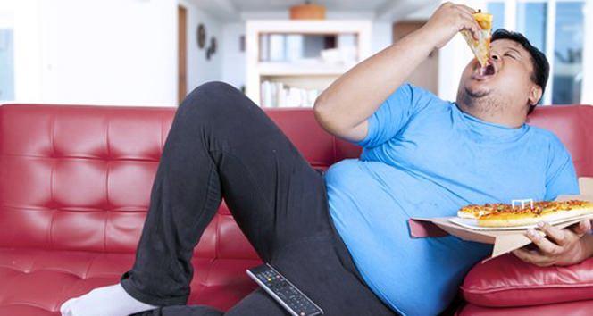 <p><strong>İleri derece obez kişilerde cerrahi işlem uygulanıyor</strong></p>
<p>İleri derece obez kişilerde besinlerin sindirim sisteminden emilimini azaltmaya yönelik olan Bariatrik Cerrahi (mide küçültme) </p>