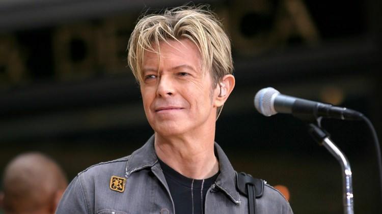 <p>11 Ocak 2016</p>

<p>Ünlü yıldız <strong>David Bowie</strong></p>
