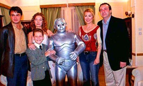 <p>2002 yılında ekrana gelen İyi Aile Robotu bir çok kişi tarafından severek izlendi.</p>

<ul>
</ul>
