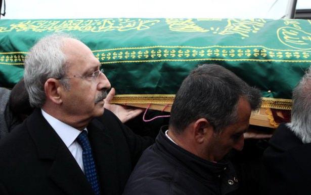 <p>Özdağ'ın cenazesi, eşi Ali Hıdır Özdağ'ın mezarının yanına defnedildi.</p>

<p> </p>
