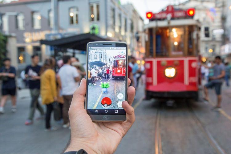 <p>Buna rağmen Türkiye dahil çok sayıda ülkede yurt dışındaki hesaplar üzerinden telefonlara indirilerek oynanan mobil oyun, İstanbul'da da kullanıcılar tarafından ilgi gördü.</p>
