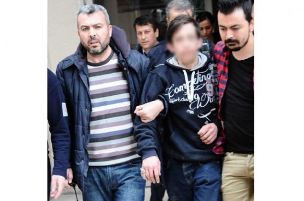 <p>Bu sırada Bursa Emniyet Müdürlüğü Cinayet Büro Amirliği ekipleri, Samet A.'yı konuşarak ikna etmeye çalıştı. </p>
