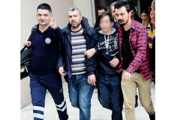 <p>Bazı öğrenciler ellerindeki cep telefonuyla o anları görüntüledi.</p>