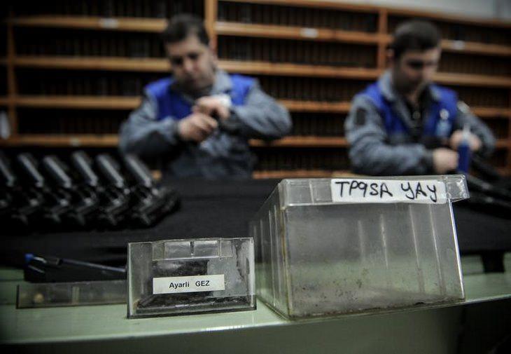 <p>Kabza boyunun kısalmasının yanı sıra, çift taraflı sürgü tutucusu, yeni tasarım tetik emniyeti, fiber optik arpacağı, kapalı sistem iğne kapak mekanizması ile Elit sıfatını kazanmıştır.</p>
